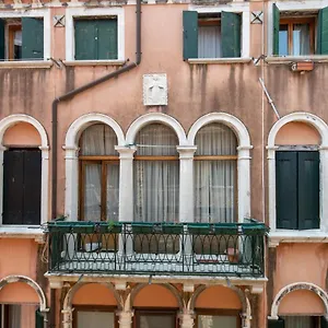 Apartment San Polo Canal View By Wonderful Italy, Venedig